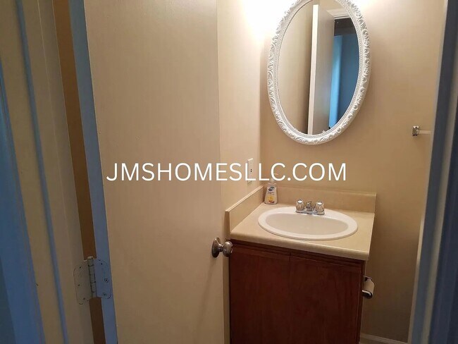 Foto del edificio - 5779 Rock Rd