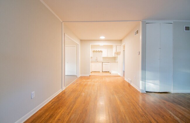 Building Photo - 3 br, 1 bath House - 1557 Hopewell Rd