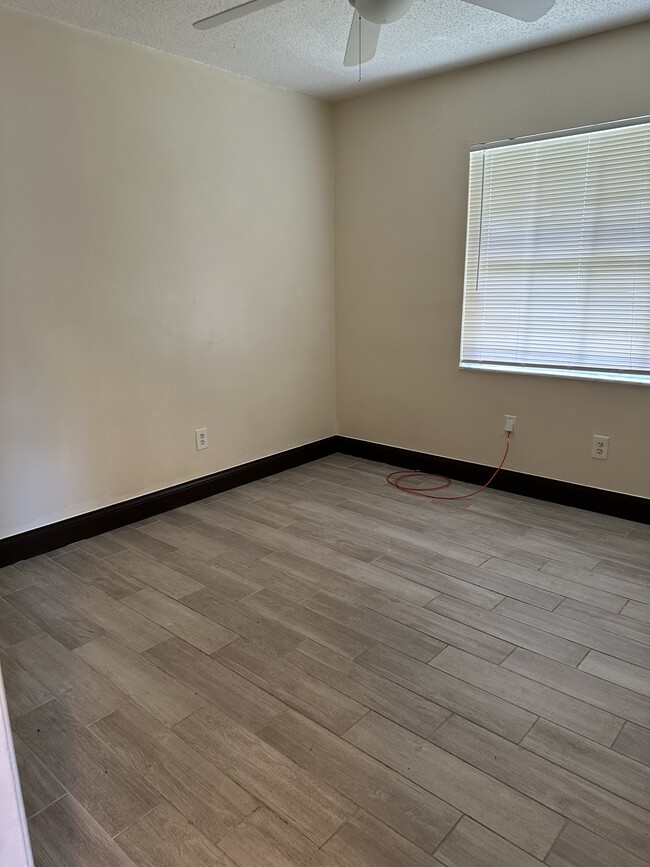 Building Photo - 5550 S Rio Grande Ave