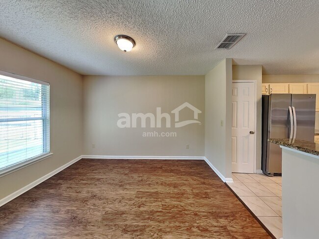 Building Photo - 8216 Leafcrest Dr