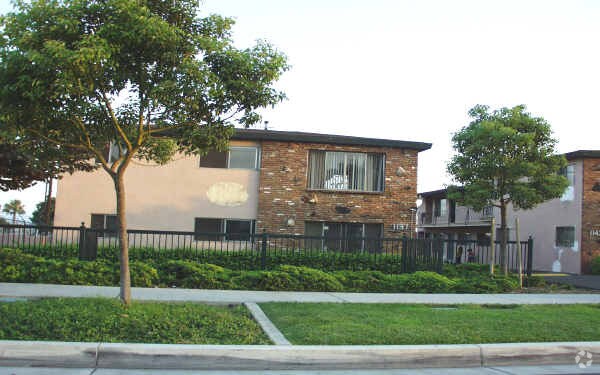 Building Photo - 1137 W Stoneridge Ct