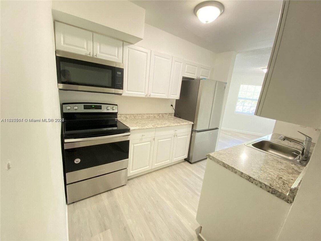 Primary Photo - 1450 NE 171st St