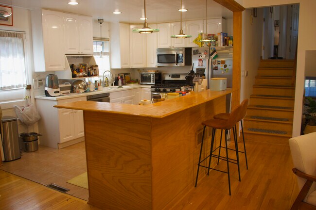 Foto del edificio - 9910 Crawford Ave