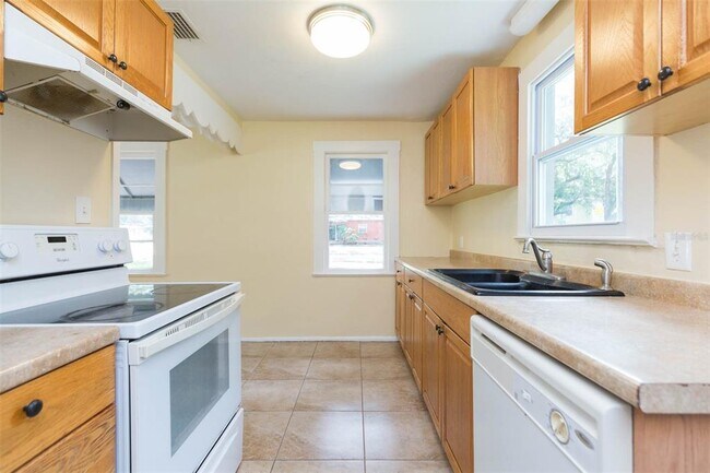 Foto del edificio - 1809 E Henry Ave