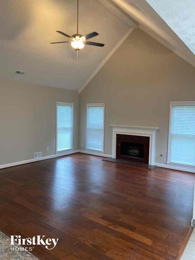 Foto del edificio - 1020 Forest Hills Dr SE