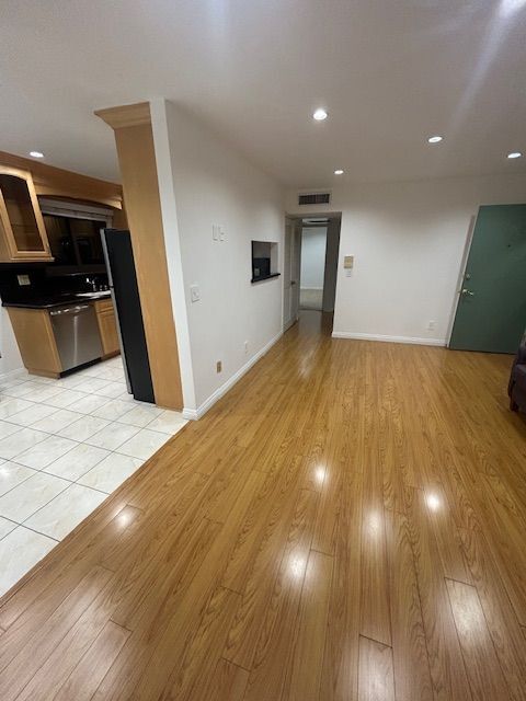 Foto del edificio - 4000 W Victory Blvd