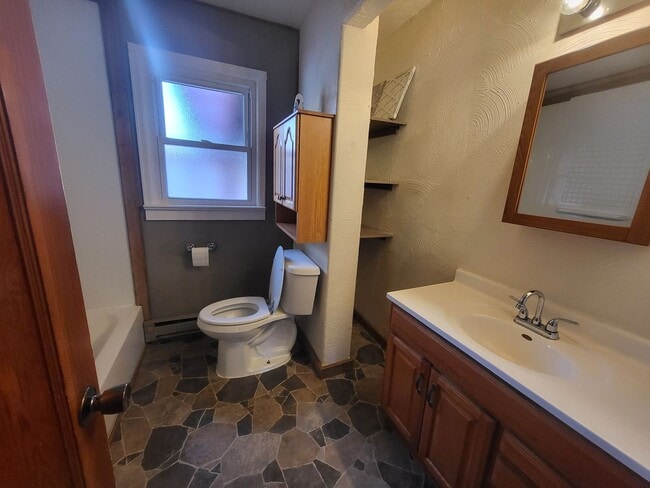 Building Photo - Home in Riverton