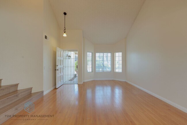 Foto del edificio - 4 Bed 3 Bath Single Family House with Large Backyard in Moreno Valley