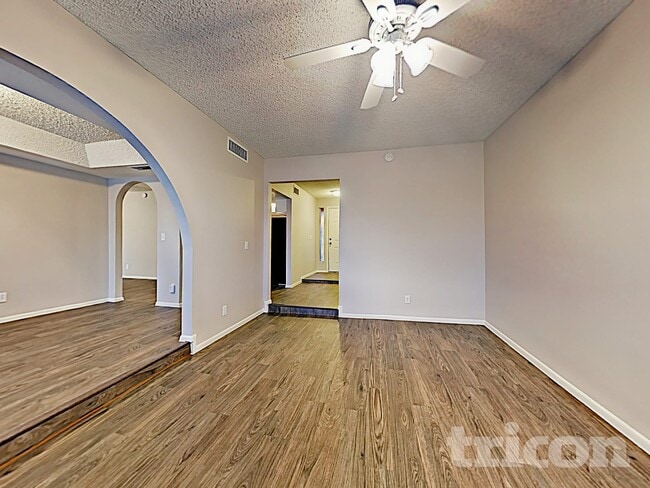 Foto del edificio - 3921 W Rue De Lamour Ave