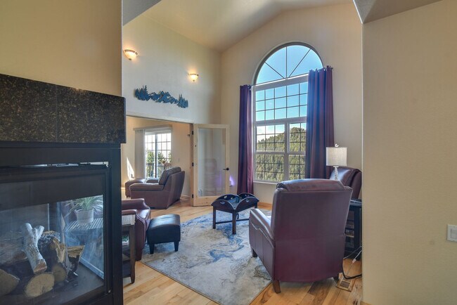 Foto del edificio - 11770 Leavenworth Dr