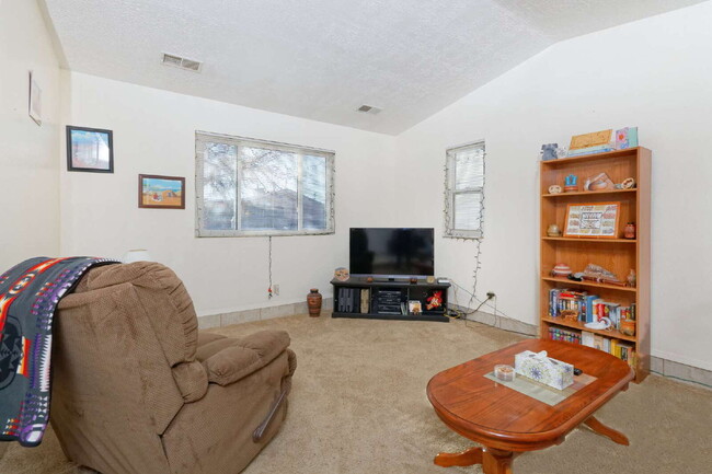 Foto del edificio - Lots of space for you and your dog!