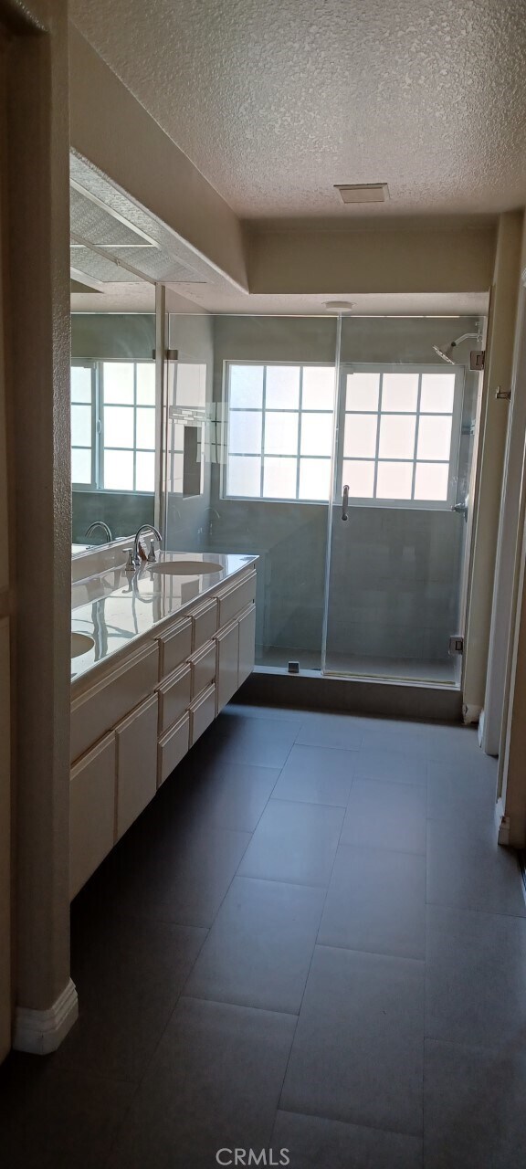 Foto del edificio - 536 S Hollydale Ln