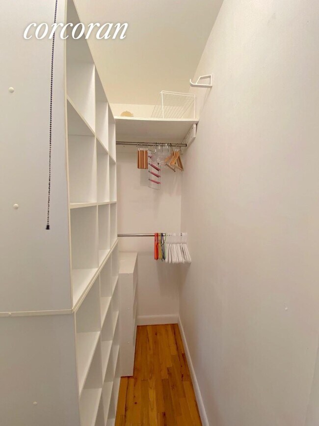 Foto del edificio - 410 W 23rd St