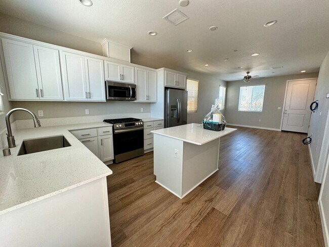 Foto del edificio - Brand New 3 Bedroom 2.5 Bathroom Home Comi...