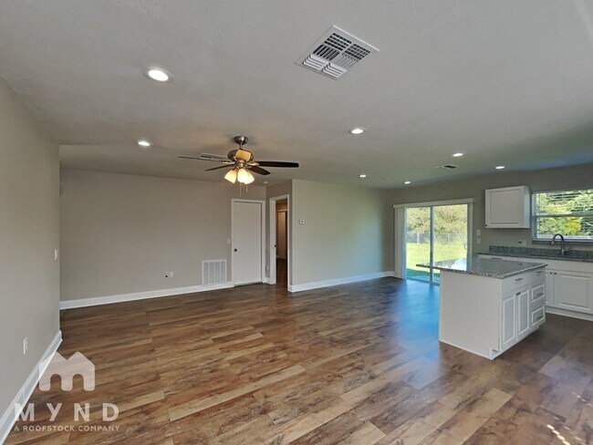 Building Photo - 13014 Woodward Dr