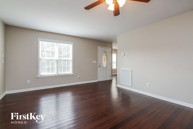 Foto del edificio - 136 Wood Bend Ct