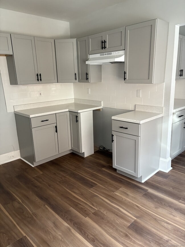 Building Photo - 116 Elm St