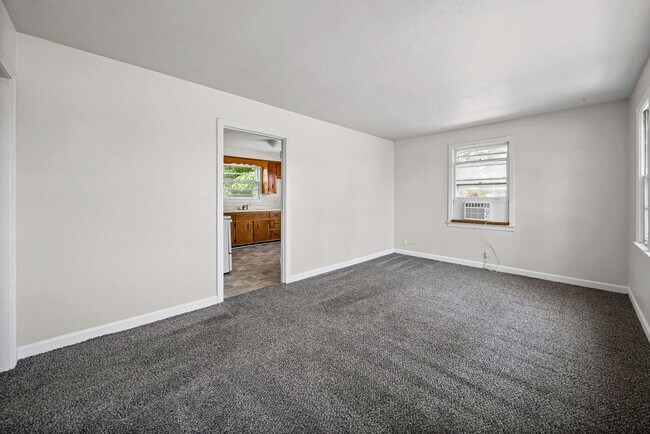 Foto del edificio - 3 Bedroom Home For Rent Near Lowes On Madison Street!