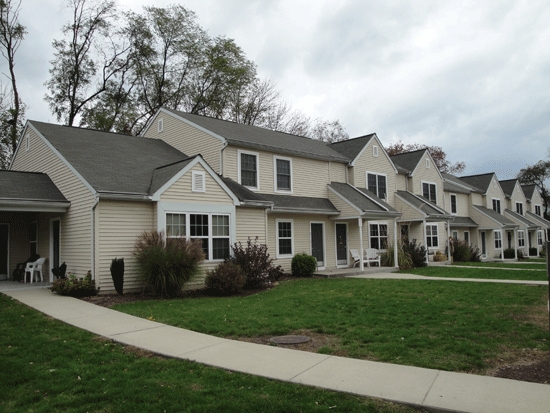 Primary Photo - Springwood Glen Apartments