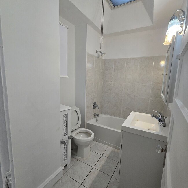 Building Photo - Remodeled Home - Torresdale