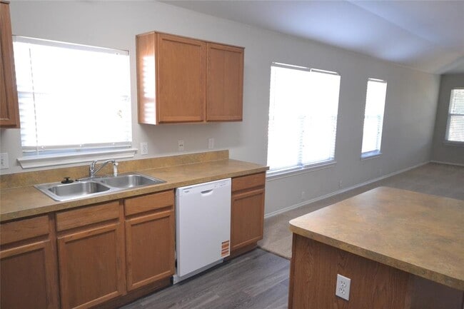 Building Photo - 2106 Kane Cove