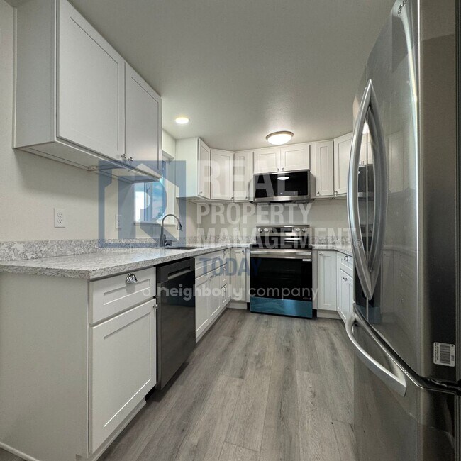 Foto del edificio - Newly Remodeled Duplex In Tacoma!