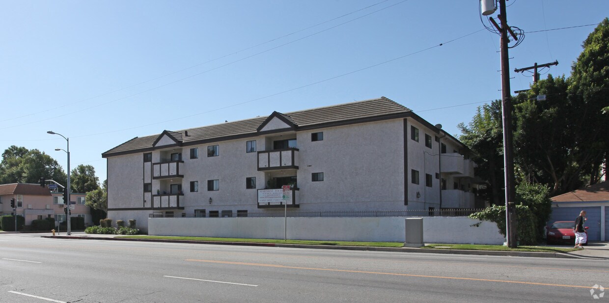 Building Photo - 6351 Ranchito Ave