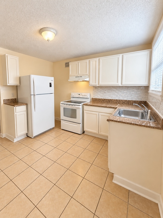 Building Photo - 2730 Hamilton Cir