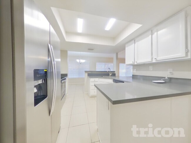 Foto del edificio - 7631 W Cheryl Dr