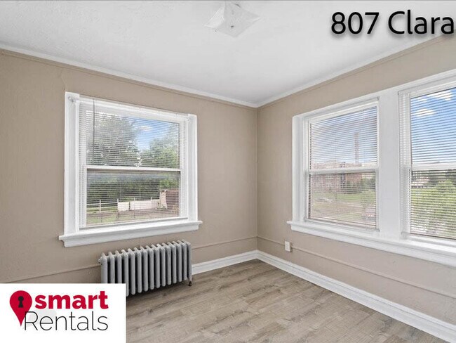 Foto del edificio - 807 Clara Ave