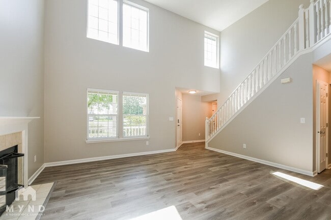 Building Photo - 16975 Napoleon Ct