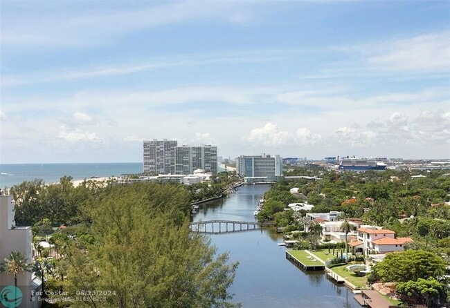 Building Photo - 3000 Holiday Dr