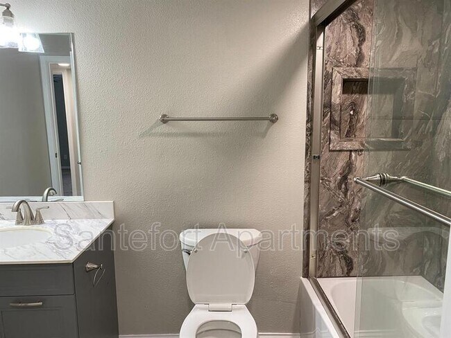 Foto del edificio - 5302 Haymeadow Ln