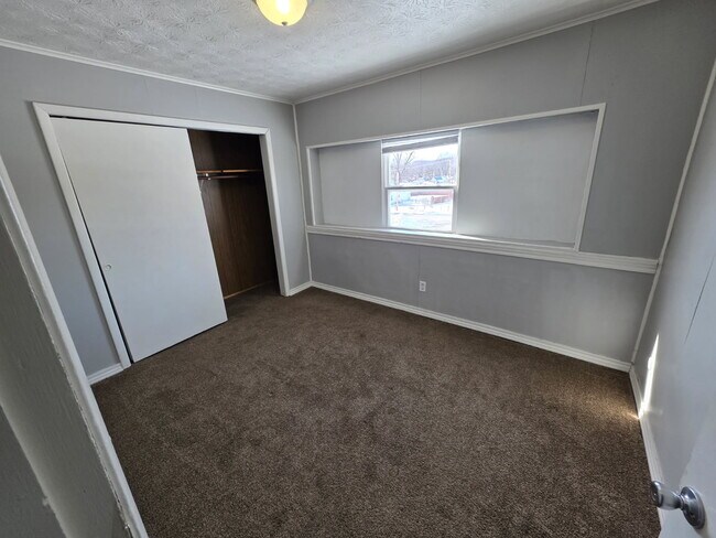 Building Photo - 107 S Church St