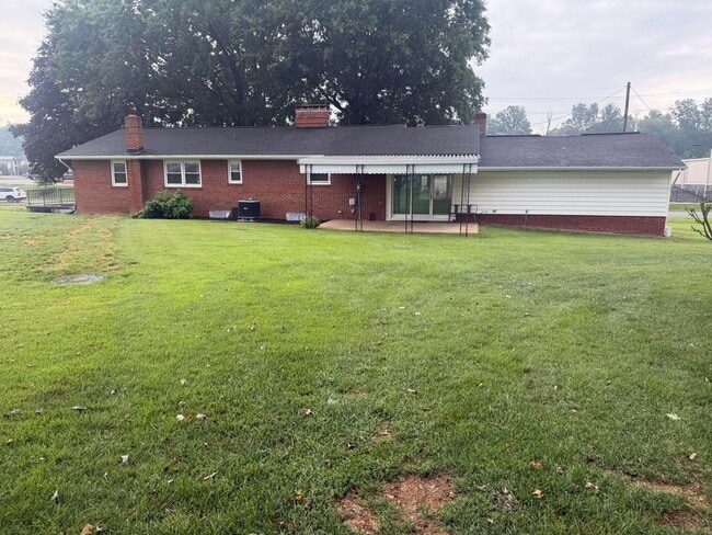 Building Photo - 2775 Ridgedale Rd