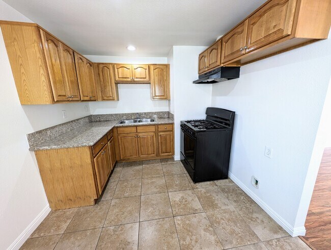 Foto del edificio - 1606 N H St