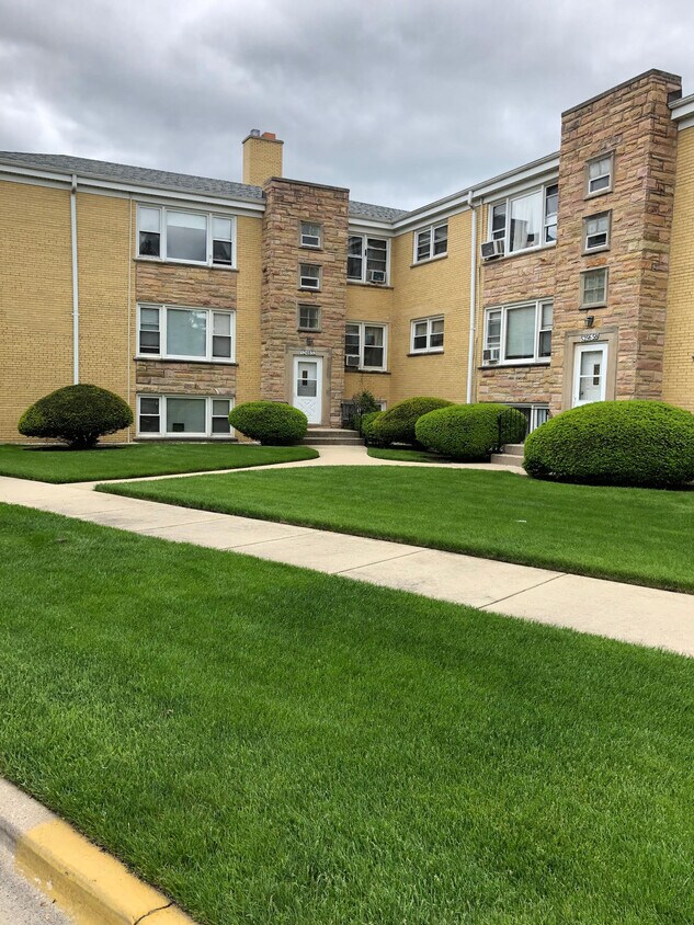 Primary Photo - 5256 N Nashville Ave