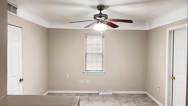 Building Photo - Charming 4BR House in Farmington