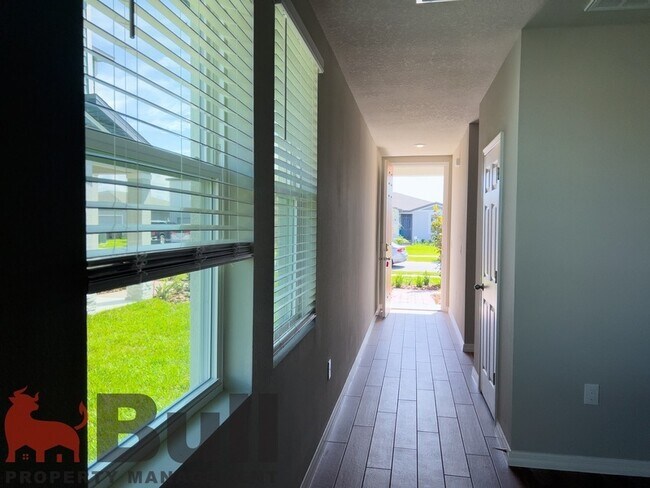 Foto del edificio - 5290 Meredrew Ln