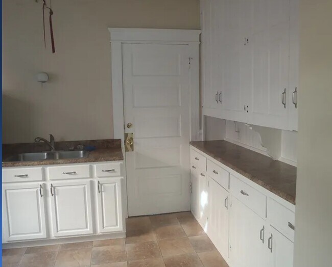 Foto del edificio - 541 W 9th St