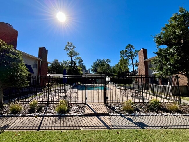 Building Photo - 3200 W Britton Rd