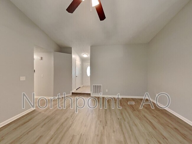 Building Photo - 5956 Country Ct