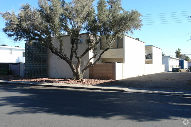 Building Photo - Lynnwood Apartments