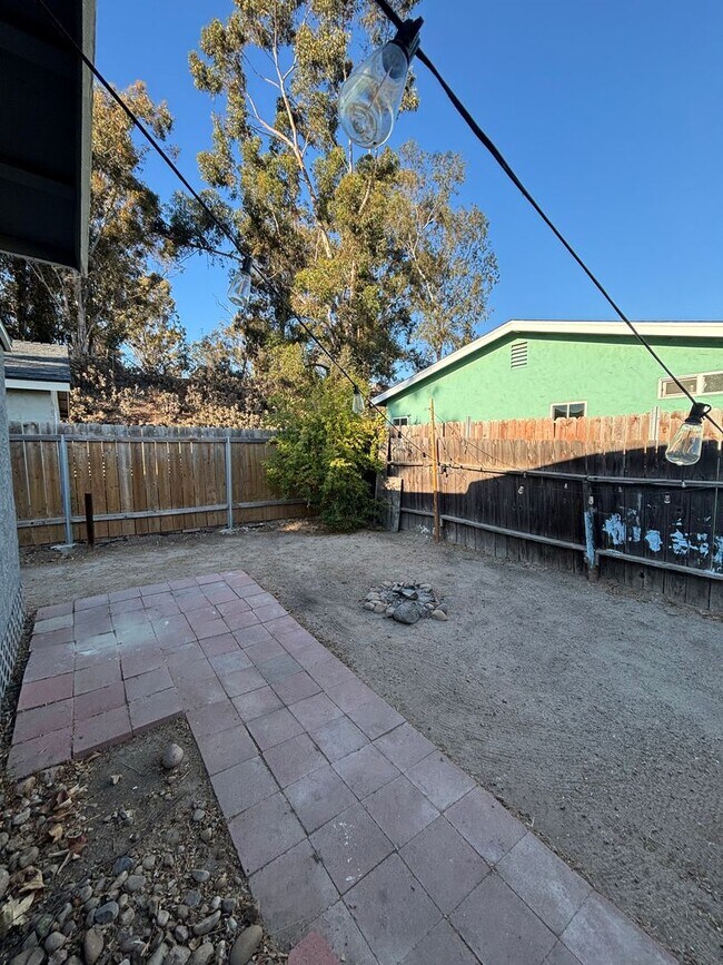 Building Photo - 621 66th St