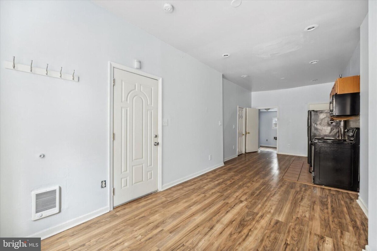 Primary Photo - 1402 N Newkirk St