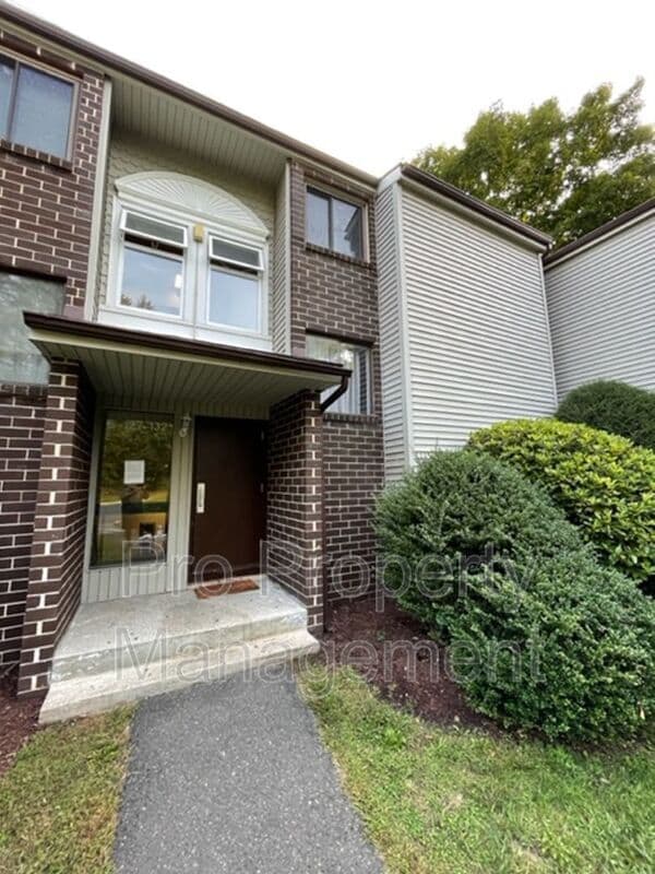 7 Padanaram Rd Unit 132, Danbury, CT 06811 Condo for Rent in Danbury