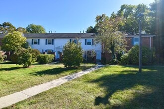 Building Photo - 15 Yorktown Dr