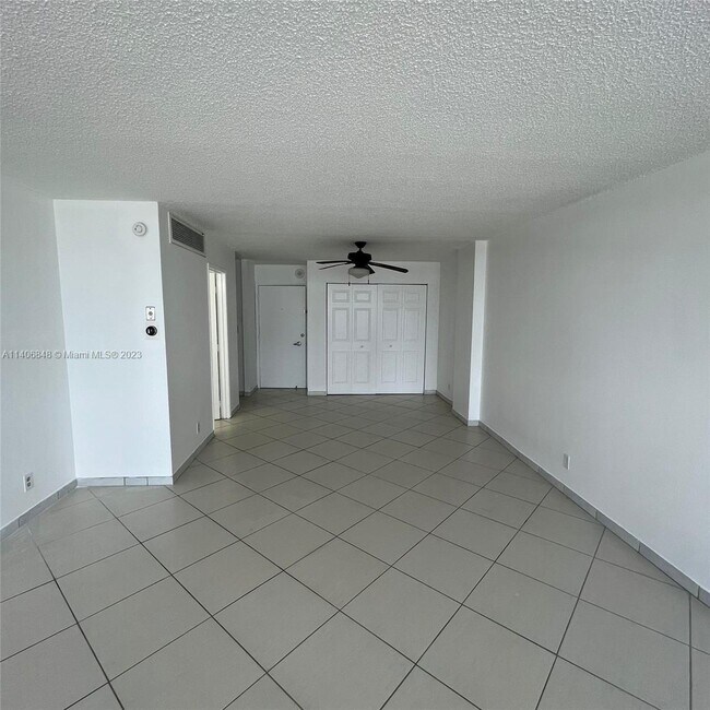 Foto del edificio - 6770 Indian Creek Dr