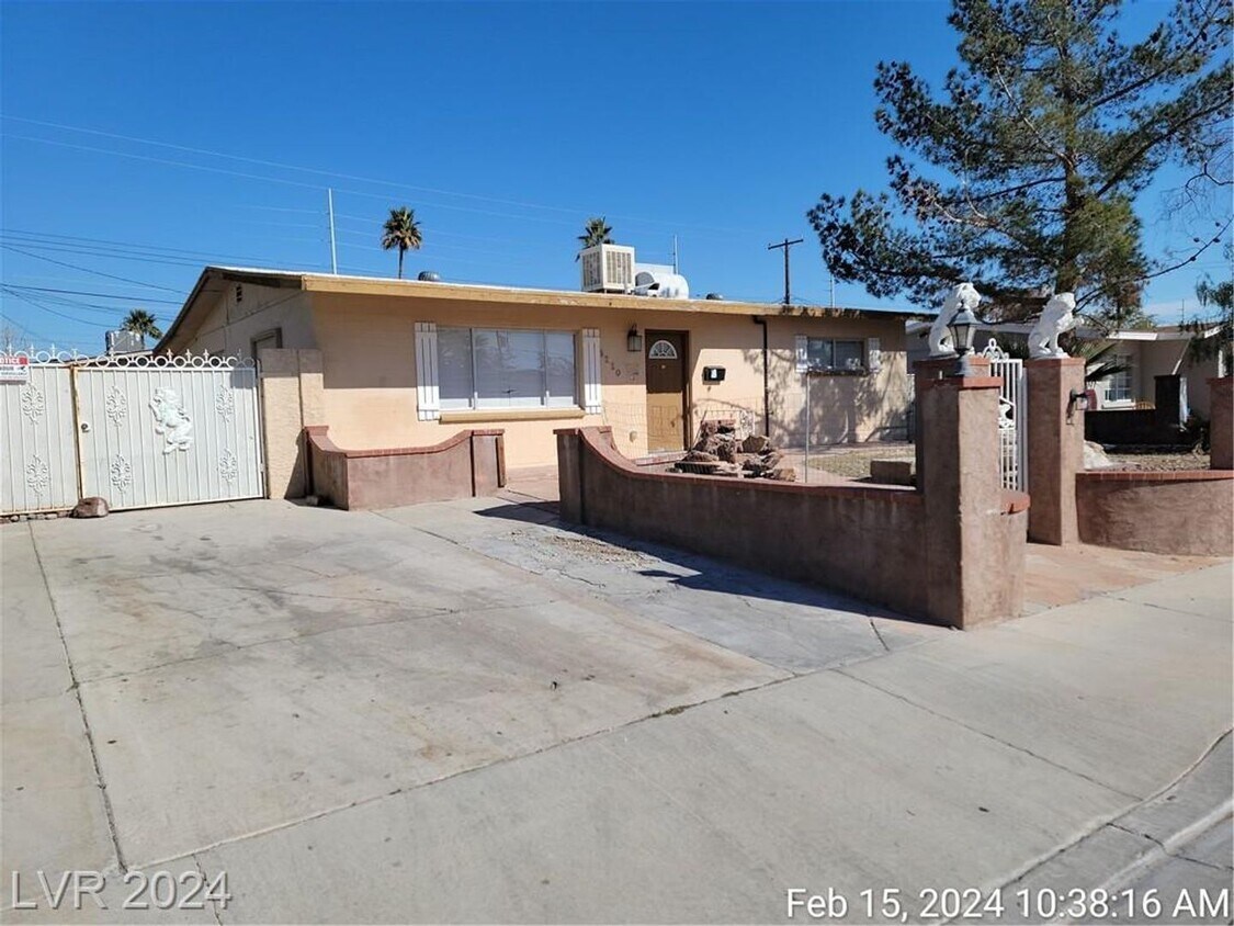 Primary Photo - NORTHWEST SINGLE STORY WITH NO HOA!!!