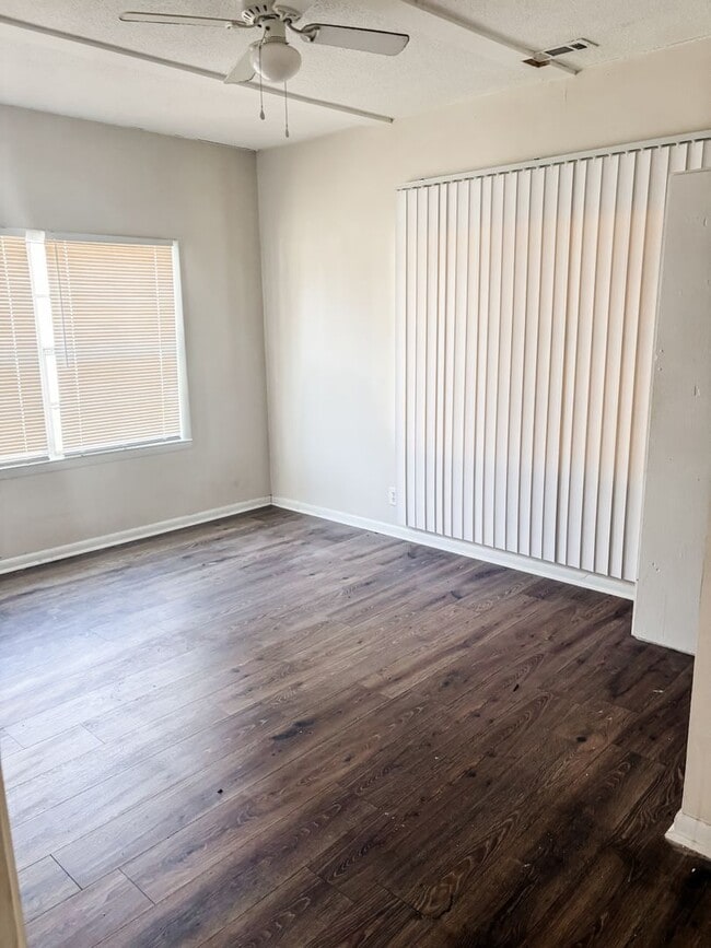 Building Photo - Affordable 2 BR 1 bath home